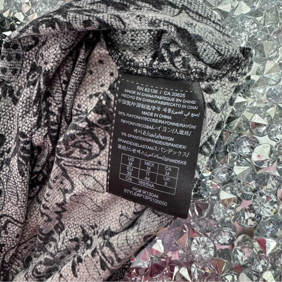 Guess by Marciano top long dress style open cold shoulder lace print grey black - Picture 9 of 9